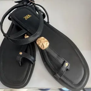 minimalist black thong sandals ZARA