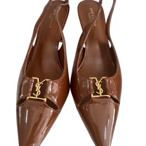 Saint Laurent Babylone Slingback Pump, pointed-toe Silhouette