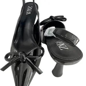 Zara Black Slingback Heels in pointed Toe, a bow on the front.